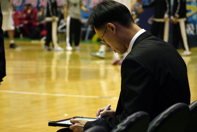 檔案:111224Kheadcoach.jpg